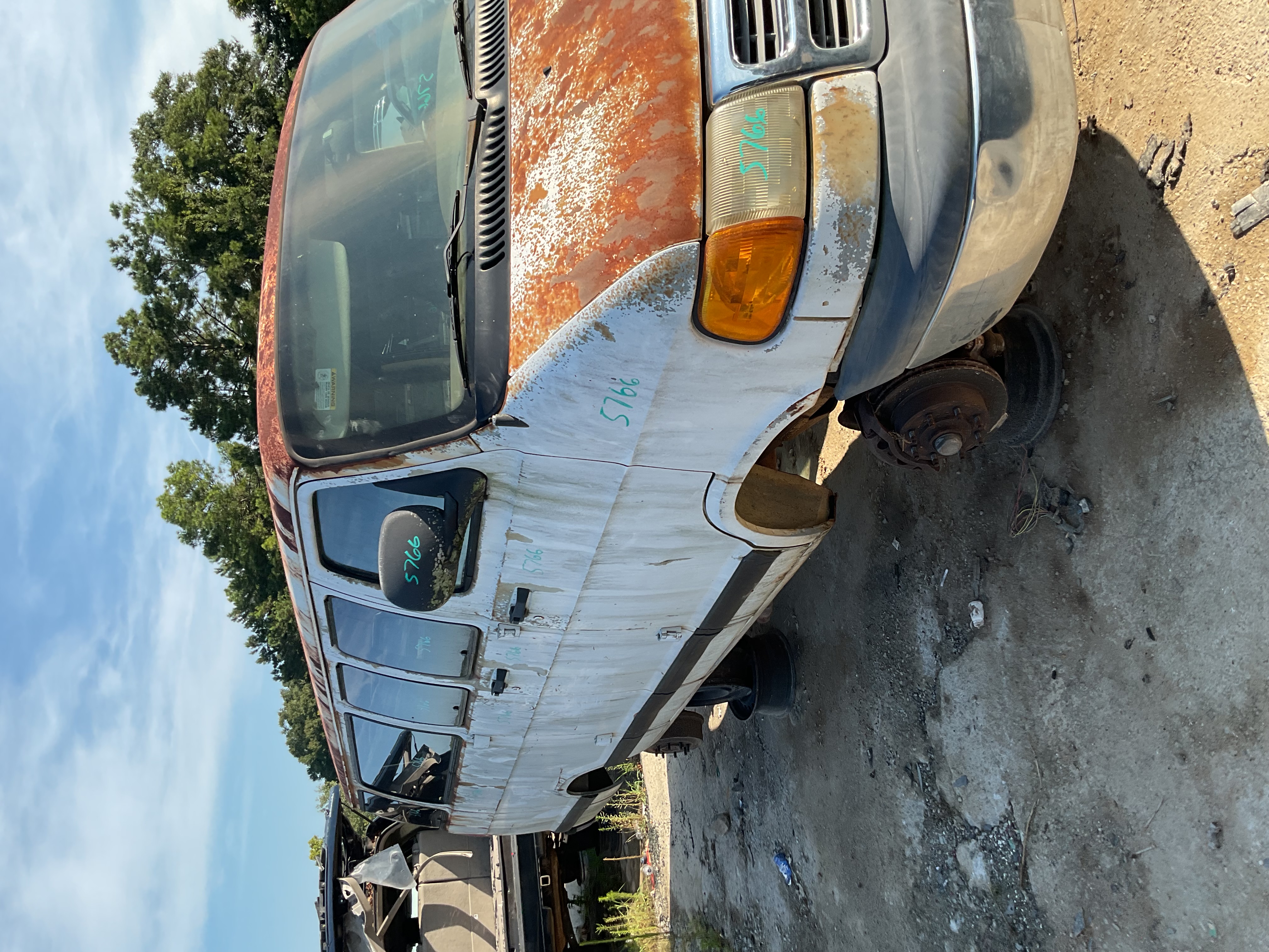 2002 DODGE B3500
