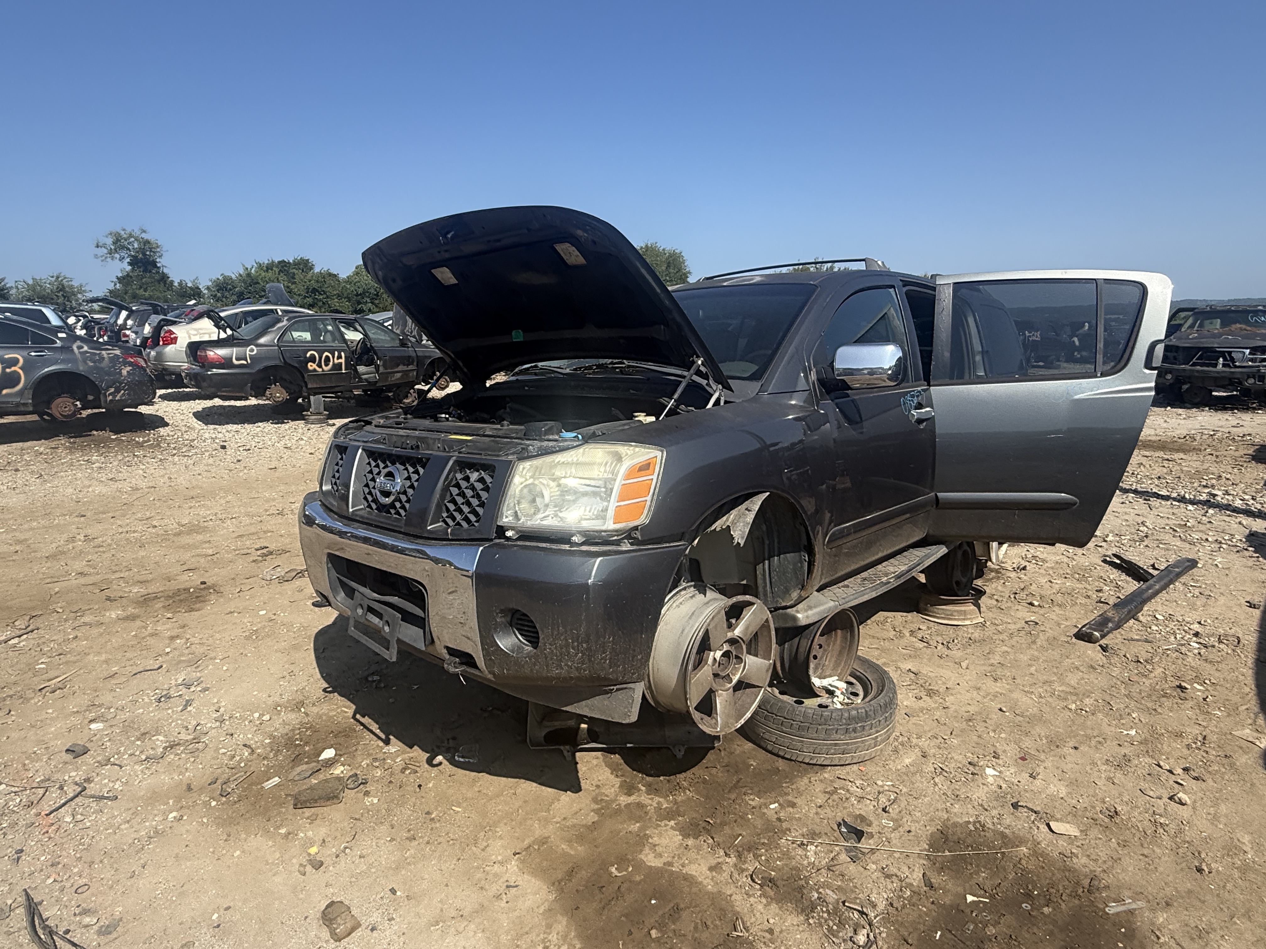 2004 NISSAN Armada