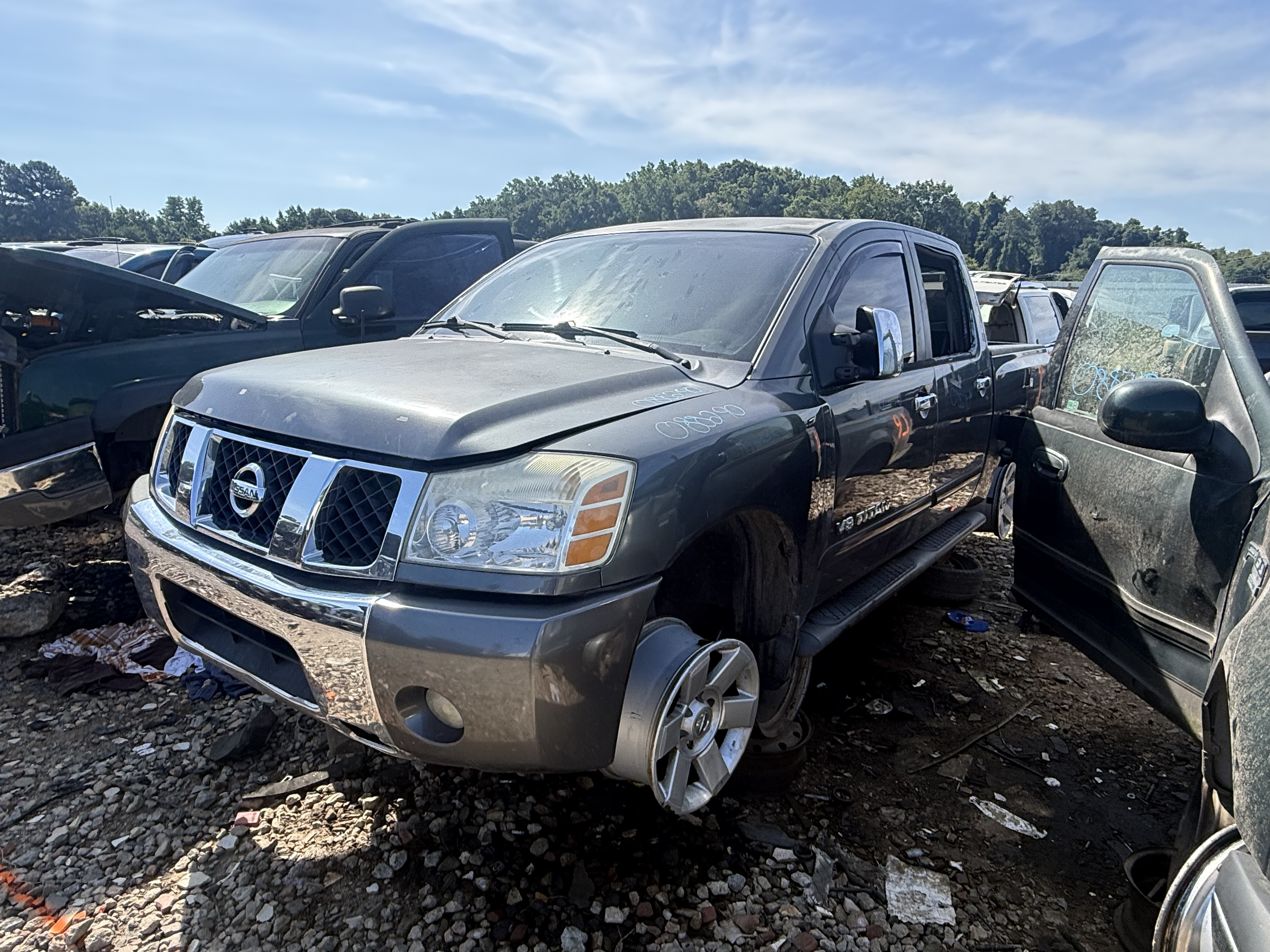 2005 NISSAN Titan