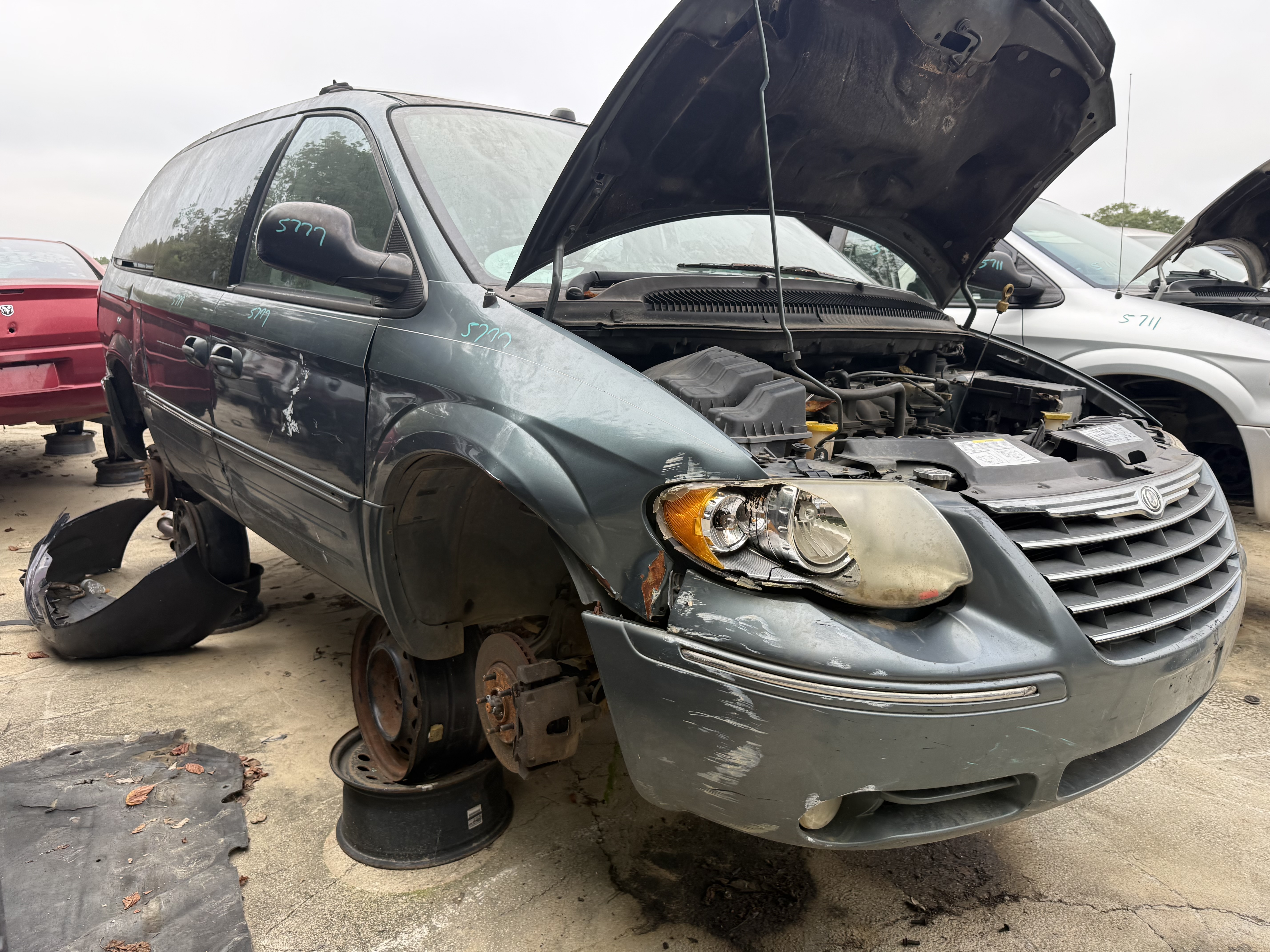 2005 CHRYSLER Town and Country